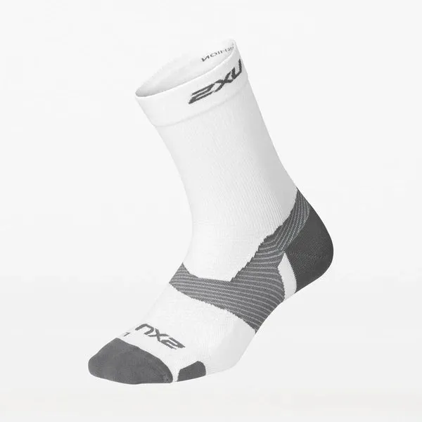 2XU VECTR Light Cushion Crew Socks, White/Grey