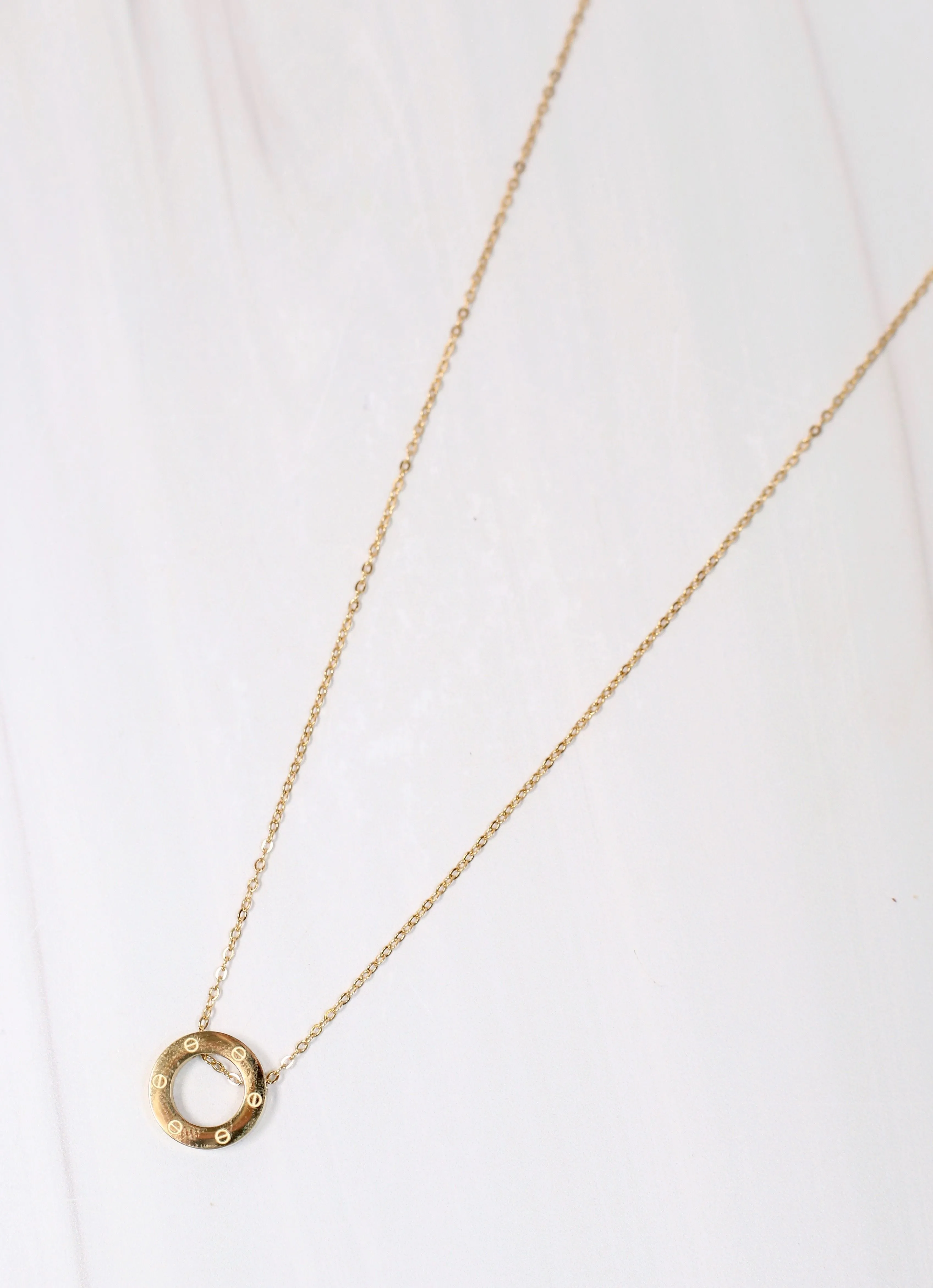 Britannia Circle Charm Necklace Gold