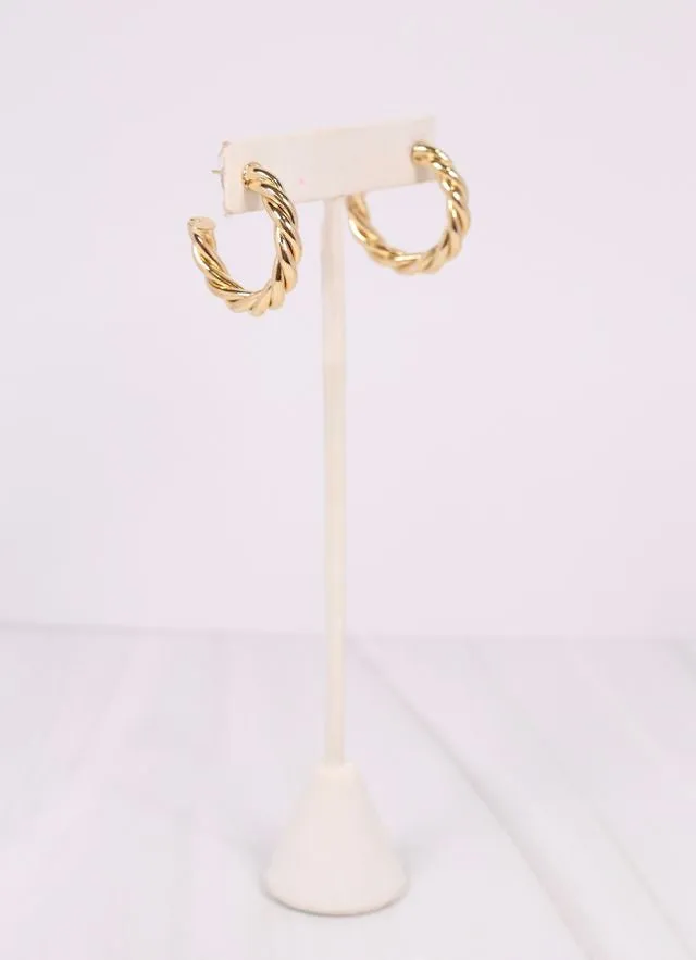 Joshamee Twisted Hoop Earring Shiny Gold