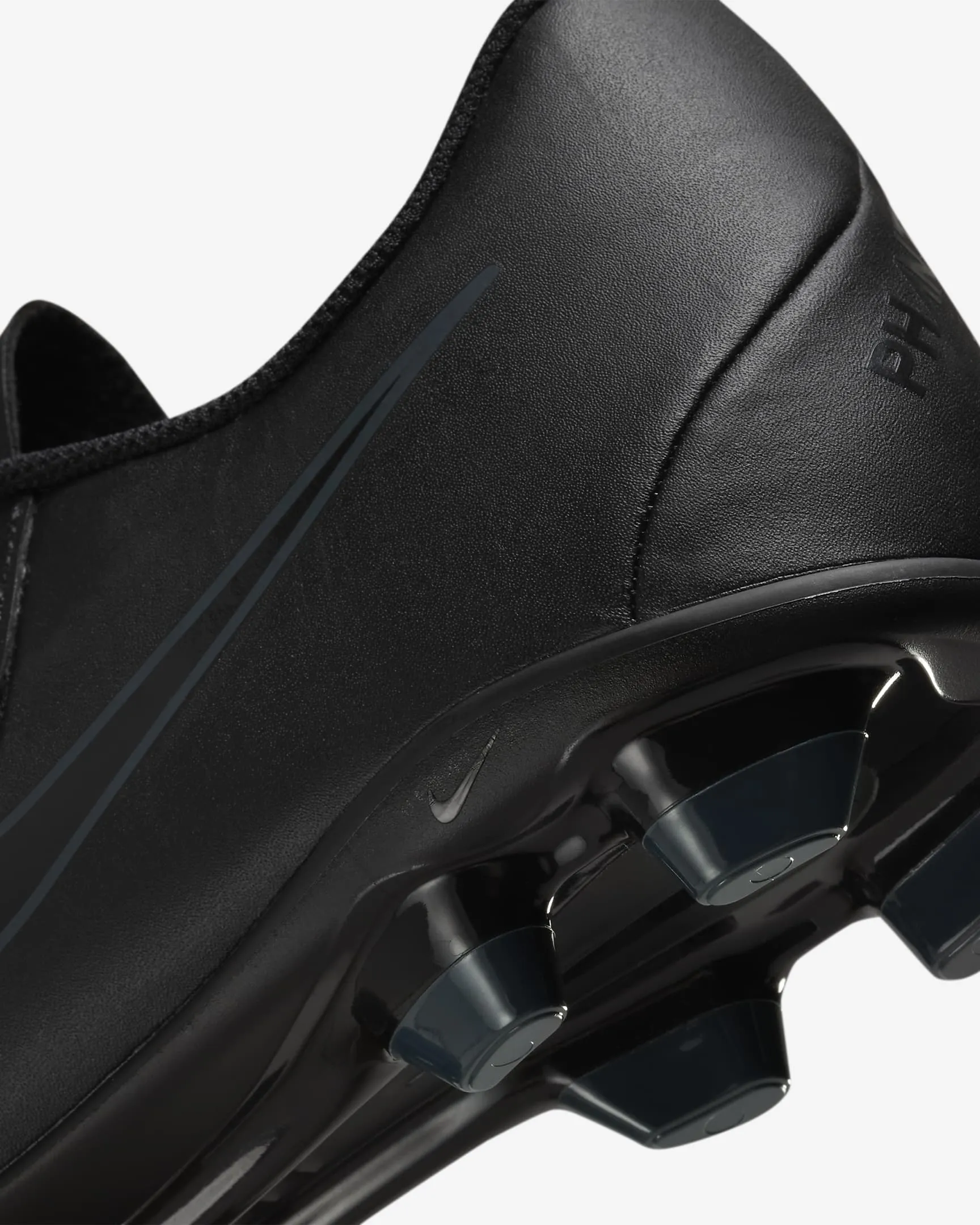 Nike Phantom GX 2 Club MG Low-Top Football Boot