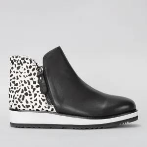 STOW - Black/Snow Pony