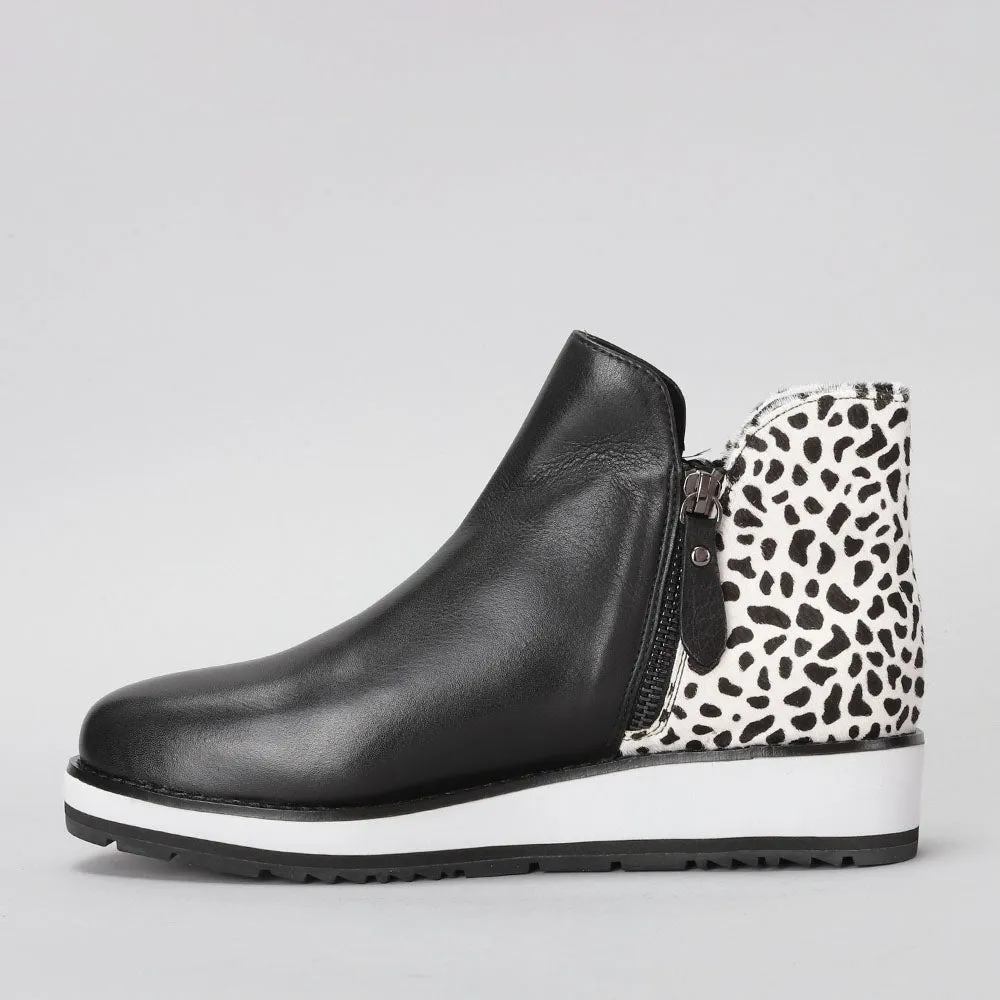 STOW - Black/Snow Pony