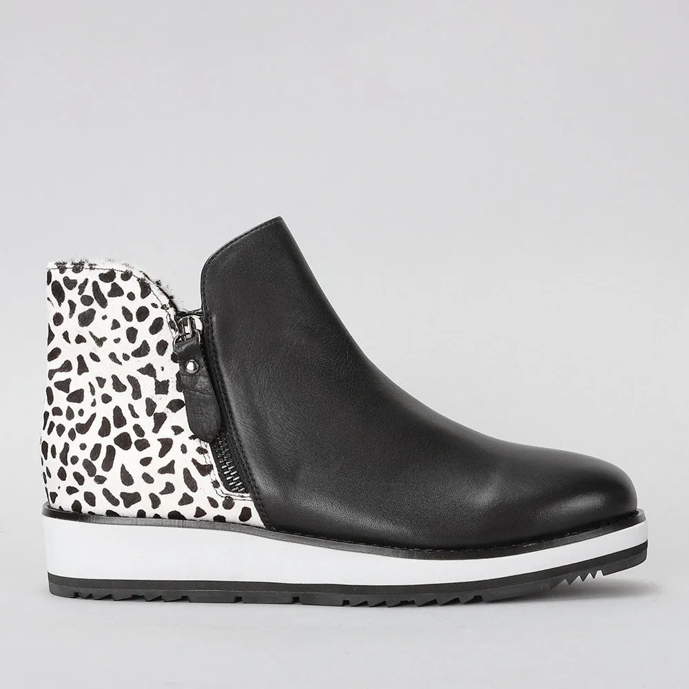 STOW - Black/Snow Pony